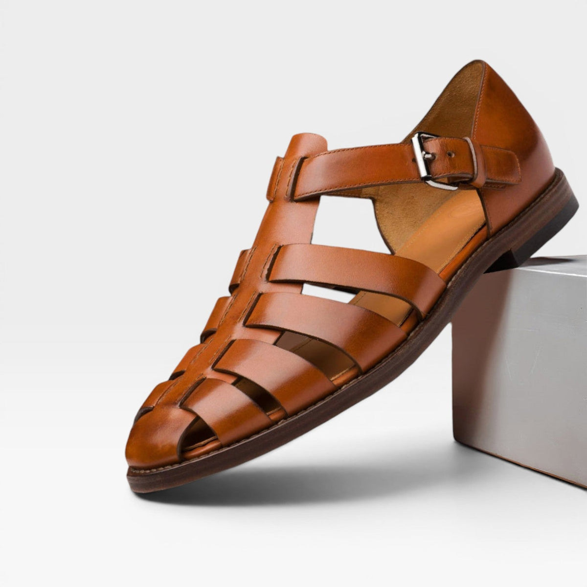 Sandales fisherman en cuir pour hommes de Danoir Paris, style estival classique, à bout fermé, en cuir bleu.