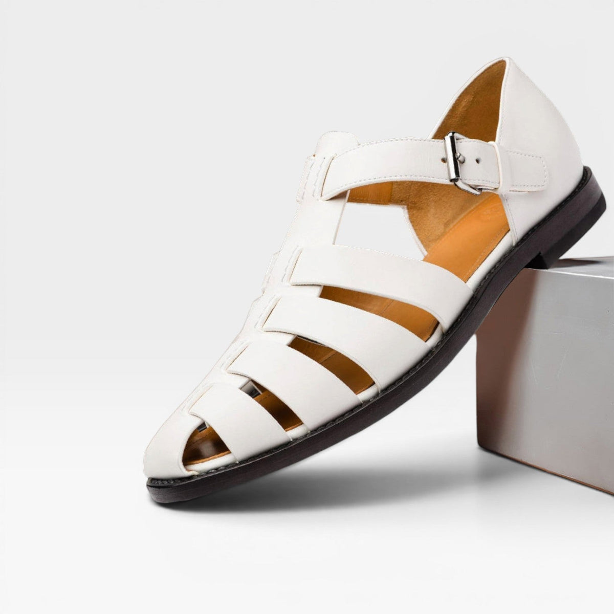 Sandales fisherman en cuir bleu pour hommes Danoir Paris, style estival classique à bout fermé, confort et élégance.