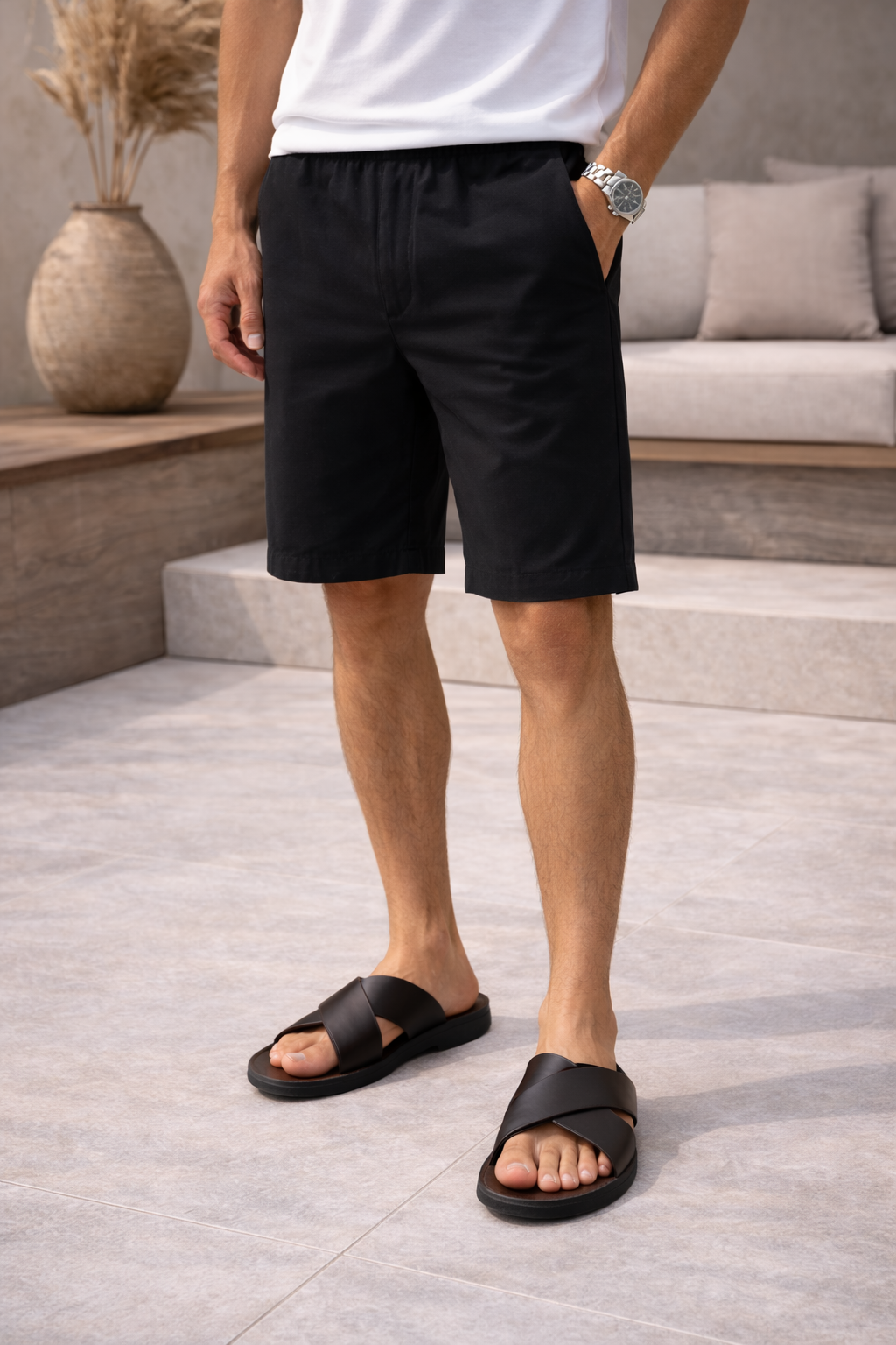 Sandales en cuir marron cognac pour hommes de Danoir Paris, avec brides croisées, style d'été confortable à enfiler.