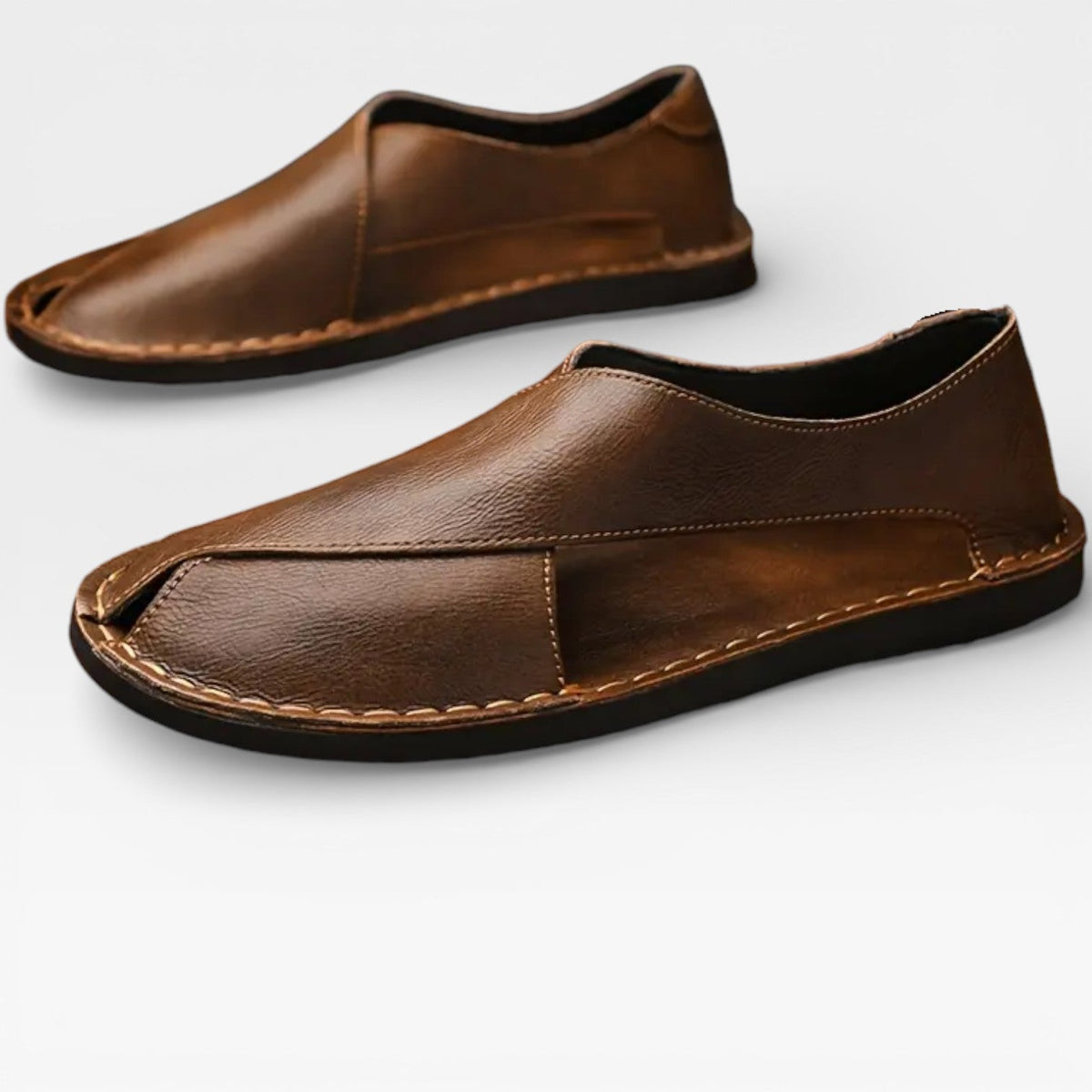 Sandales classiques en cuir pour hommes Danoir Paris, marron, confortables et élégantes, parfaites pour une tenue décontractée.