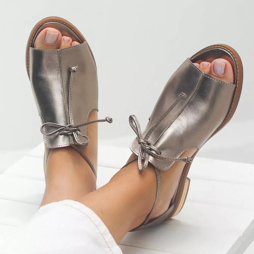 Sandales en cuir style strap LILLIANA de Danoir Paris, couleur champagne, pointure 35, vue de face sur fond blanc.