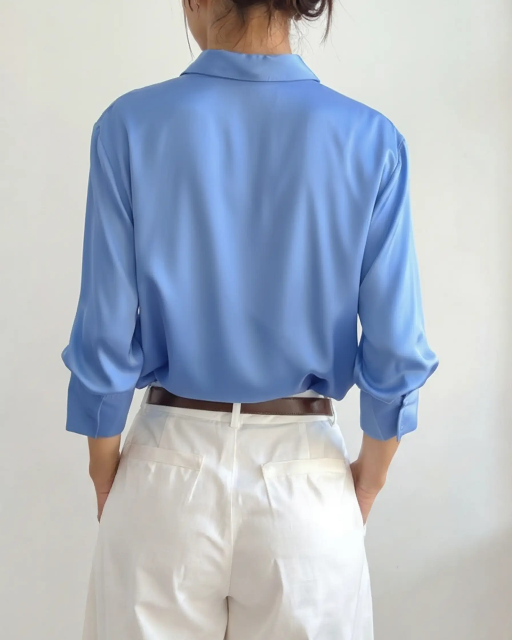 Chemise classique chic Danoir Paris en coton blanc avec col et manches longues, vue de face.