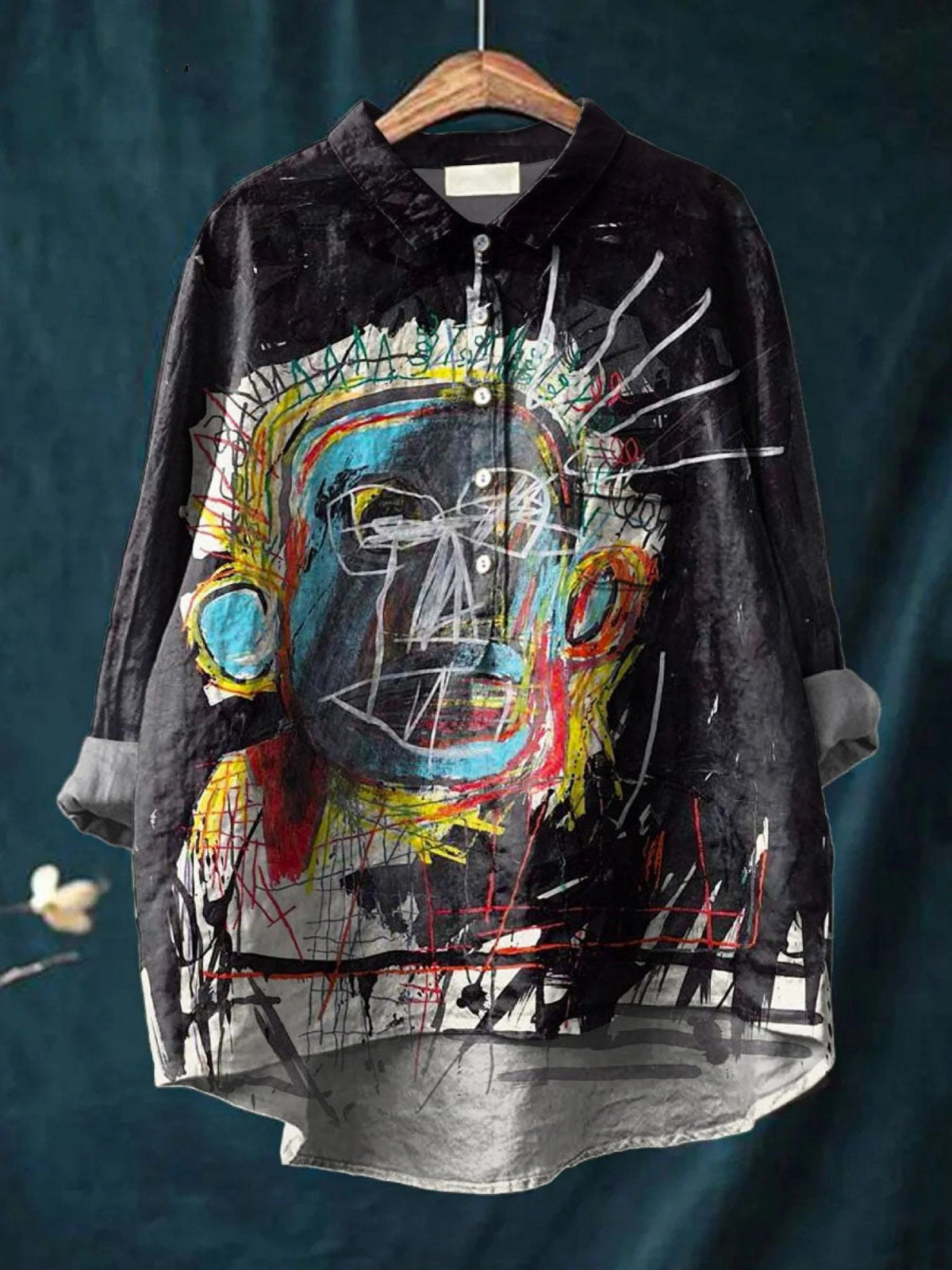 Chemise vintage Kylie par Danoir Paris avec motif artistique abstrait multicolore visible sur l'image.