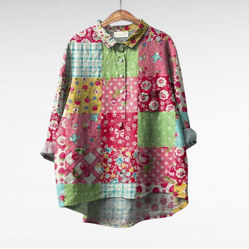 Blouse d'été en lin Thérèse par Danoir Paris, élégante en tissu léger, avec imprimé floral sur fond clair.