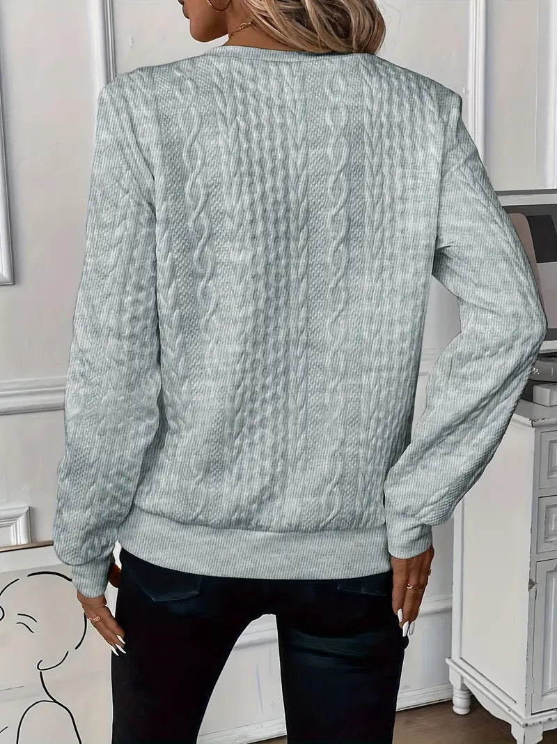Pull blanc Lucia de Danoir Paris, élégant avec zip, en coton doux, porté sur un mannequin dans une ambiance élégante.