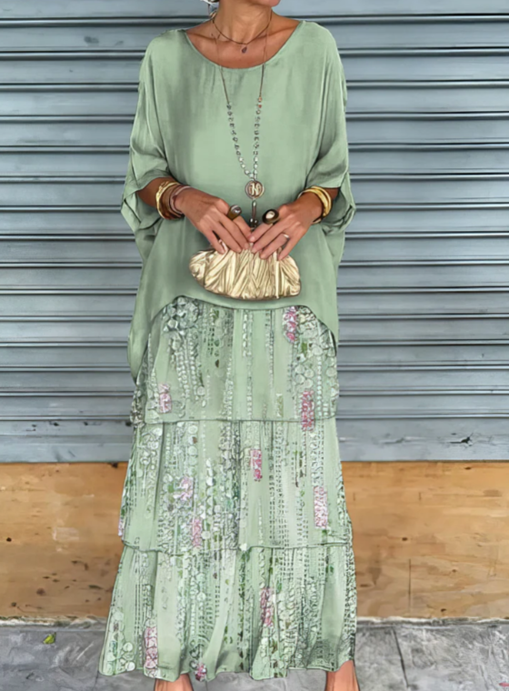 Robe longue fluide élégante Lara par Danoir Paris en tissu vert délavé, vêtement féminin sophistiqué et confortable.