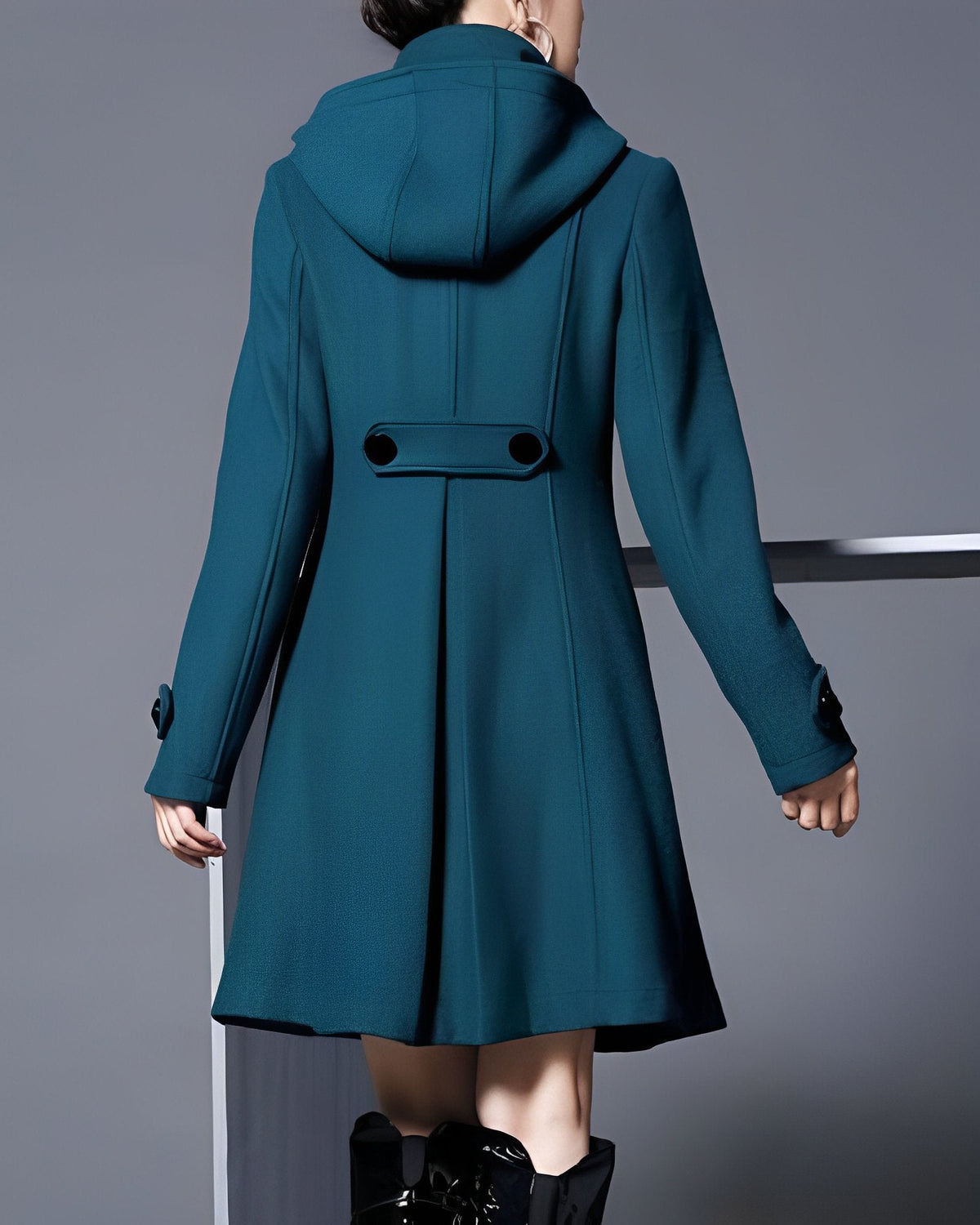 Veste élégante Danoir Paris Isabella vert foncé avec poches, style moderne et finition soignée, vue de face.