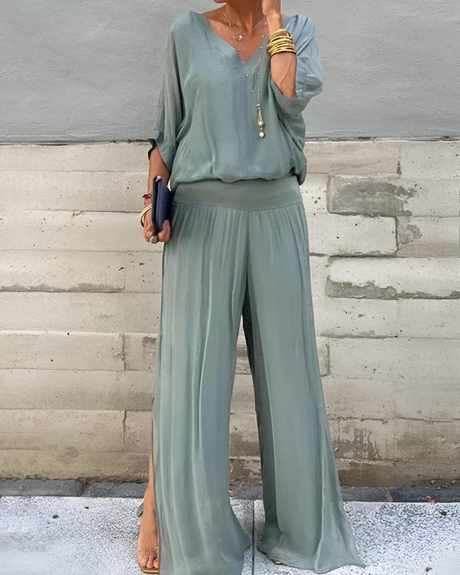 Ensemble décontracté élégant Claire de Danoir Paris, vêtements confortables avec style sophistiqué, porté par un mannequin.