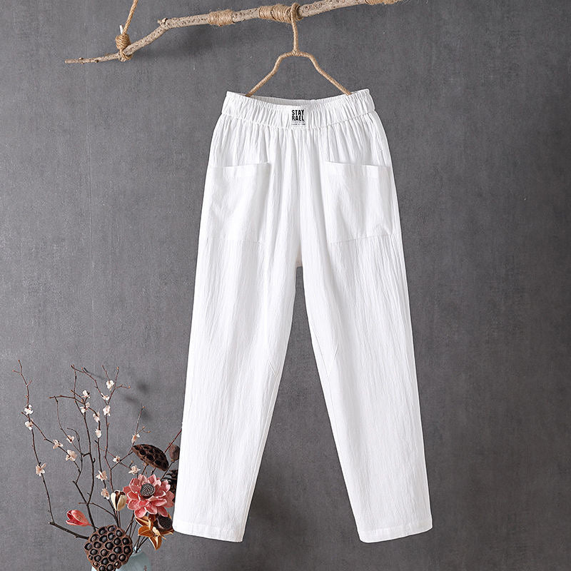 Pantalons relaxés Alyra de Danoir Paris avec poches, tissu doux et confortable, porté de face, couleur neutre.