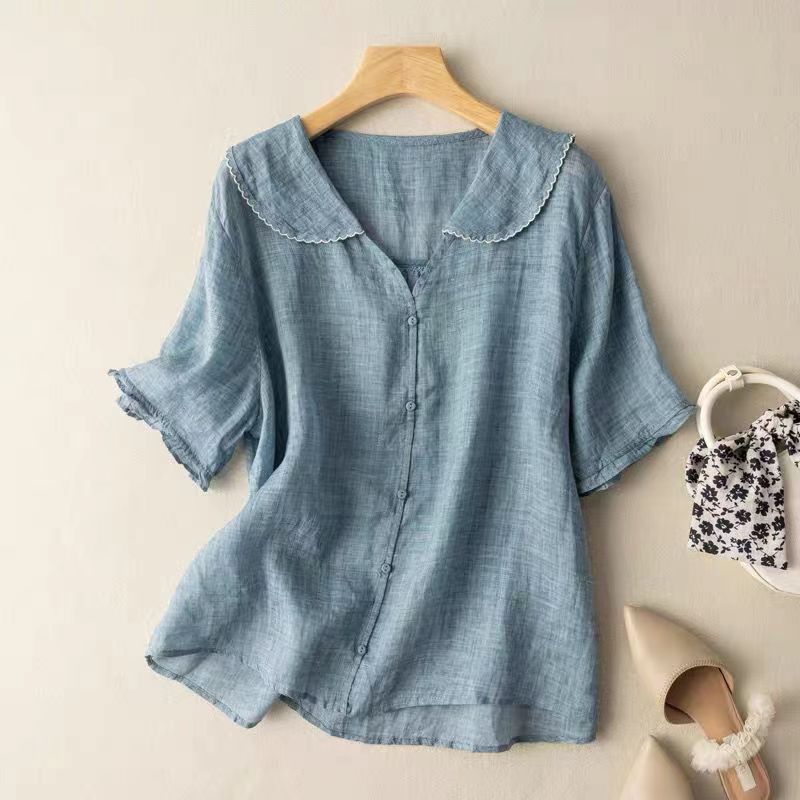 Blouse en lin Adèle de Danoir Paris, élégante et légère, avec des détails en tissu aérien, portée sur un mannequin blanc.