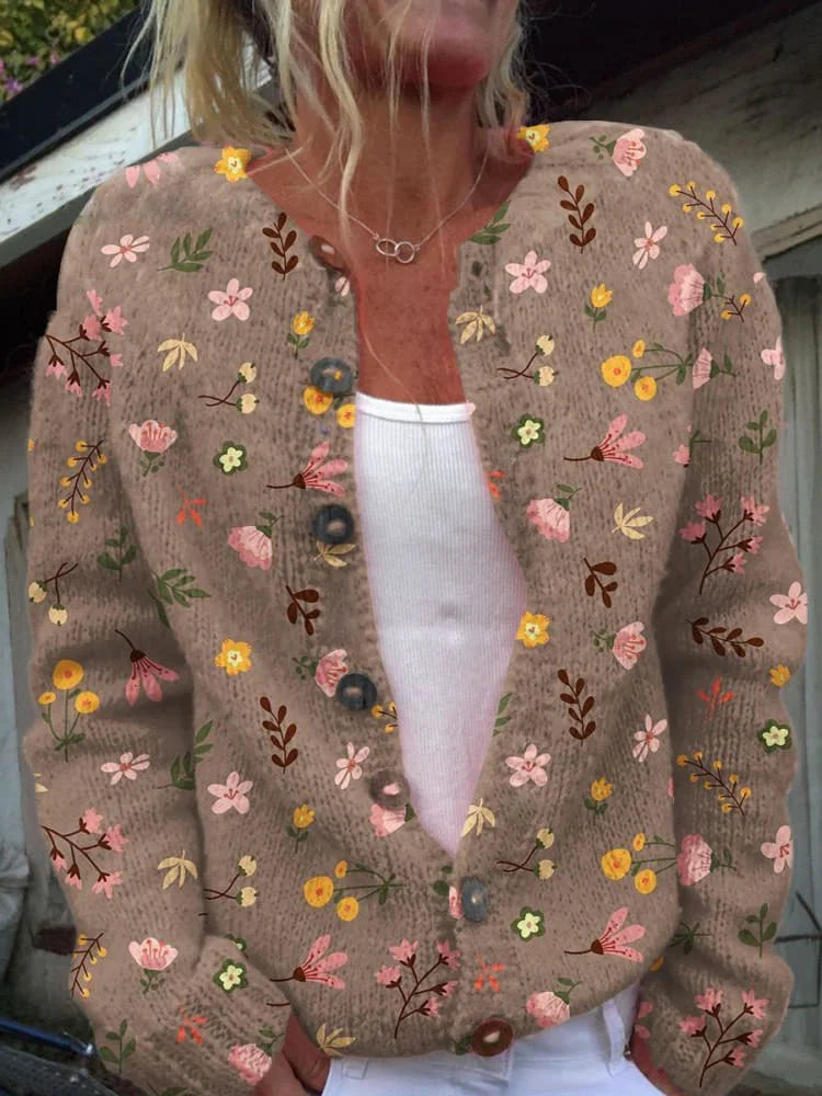 Cardigan floral élégant Amelie de Danoir Paris, en vert avec motifs floraux, porté sur un mannequin.