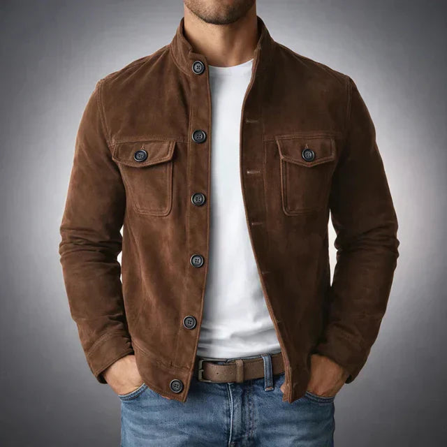 Veste en daim boutonnée Danoir Paris, style élégant avec boutons, vue de face sur tissu marron clair.