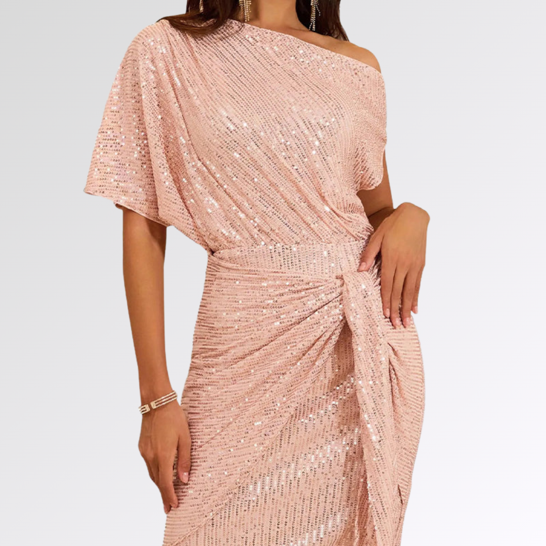 Robe asymétrique scintillante de Danoir Paris, vêtement élégant avec détails brillants et design moderne, vue de face.