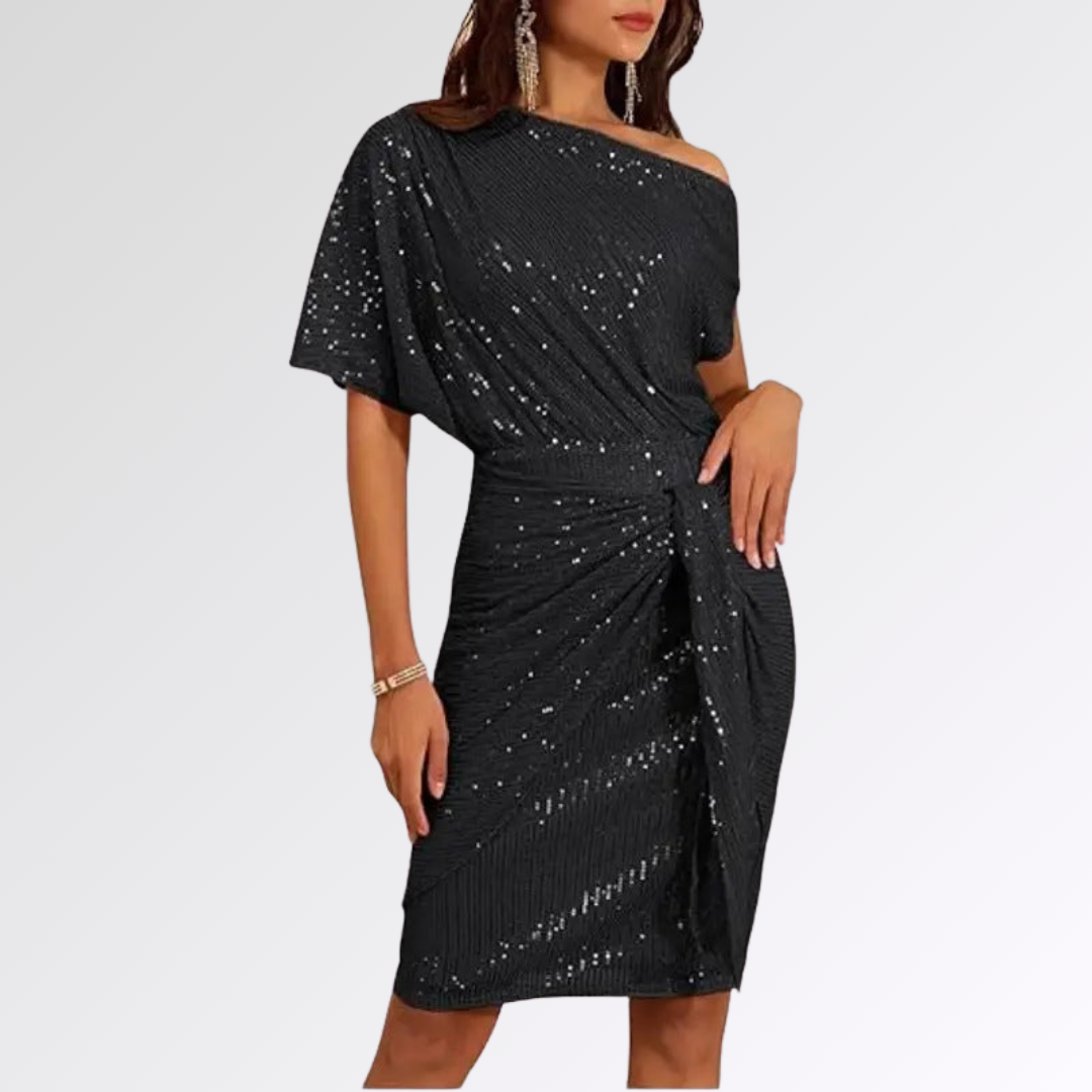 Robe asymétrique scintillante Danoir Paris™ avec détails élégants, portée pour une allure chic et moderne.