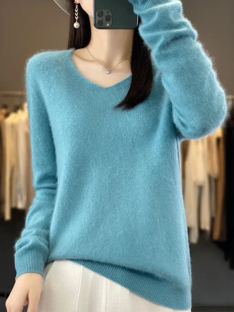 Pull douillet vert Danoir Paris Elena, style élégant et confortable, avec un design moderne et une texture douce visible en image.