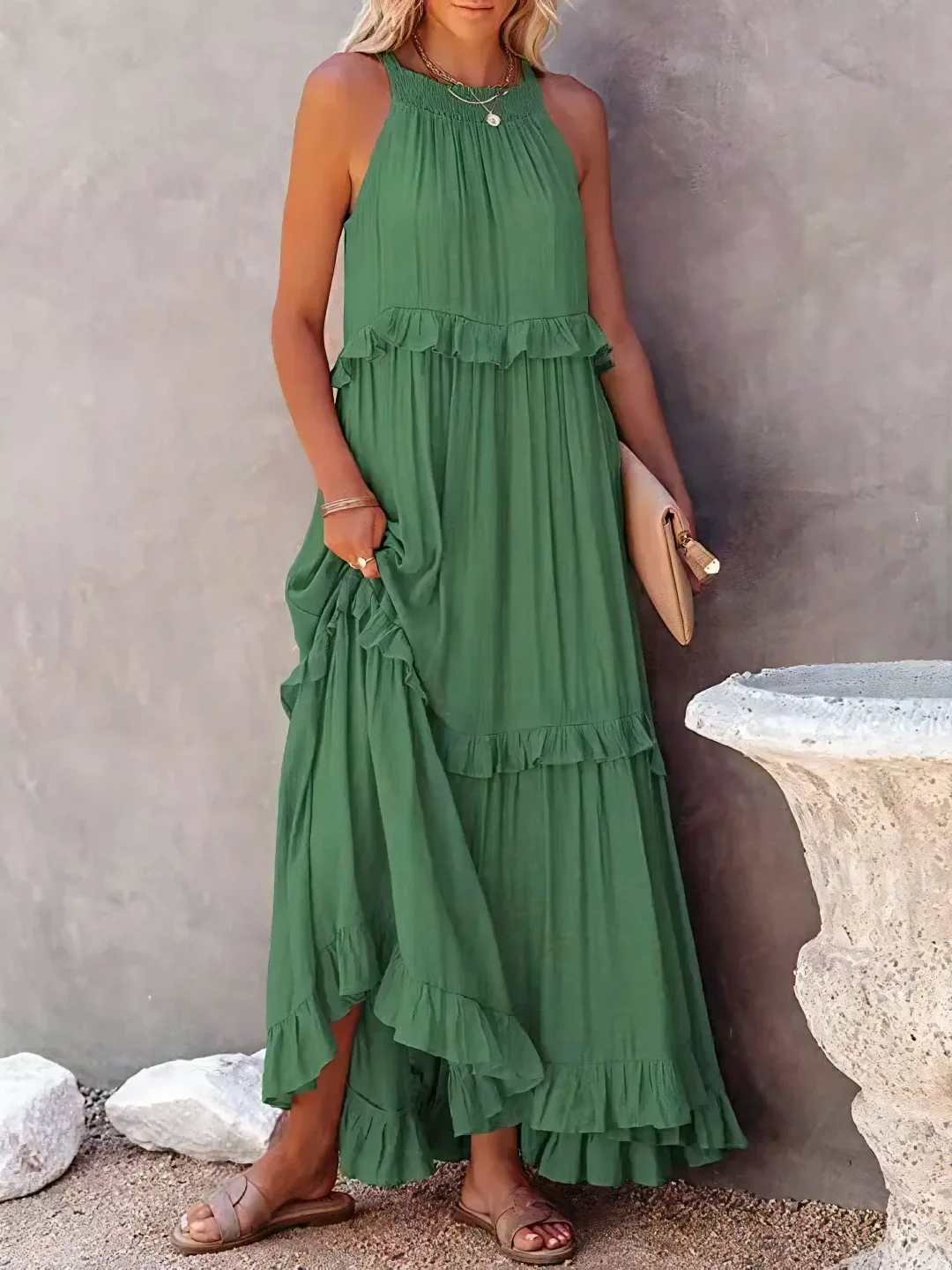 Robe estivale élégante Elsie de Danoir Paris avec tissu léger et design chic, vue de face sur mannequin.