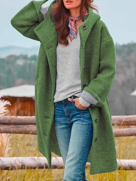 Veste coupe-vent élégante Millie de Danoir Paris en vert, coupe ajustée, idéale pour un style chic et pratique.