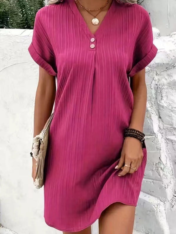 Robe d'été confortable et décontractée Milly de Danoir Paris, en tissu vert léger, portée sur mannequin.