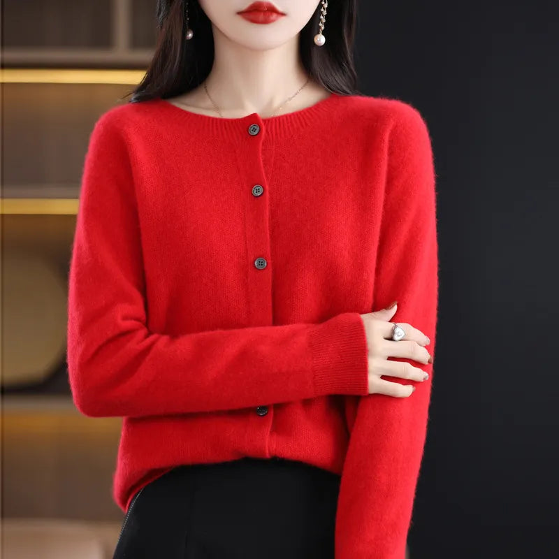 Chandail doux en cachemire Manon de Danoir Paris, couleur verte, avec un style confortable et élégant.