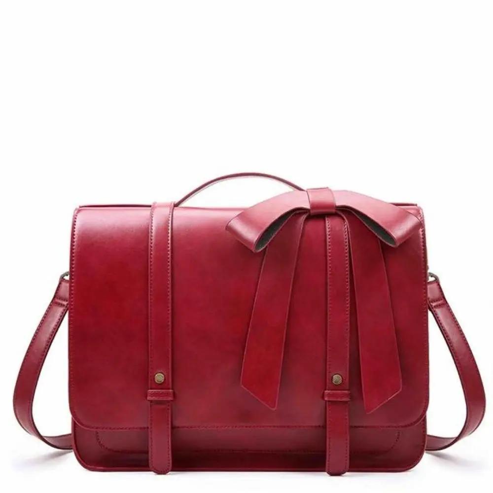 Sac rétro Knoten de Danoir Paris en bleu-rose, avec design twist vintage et poignées en cuir synthétique.