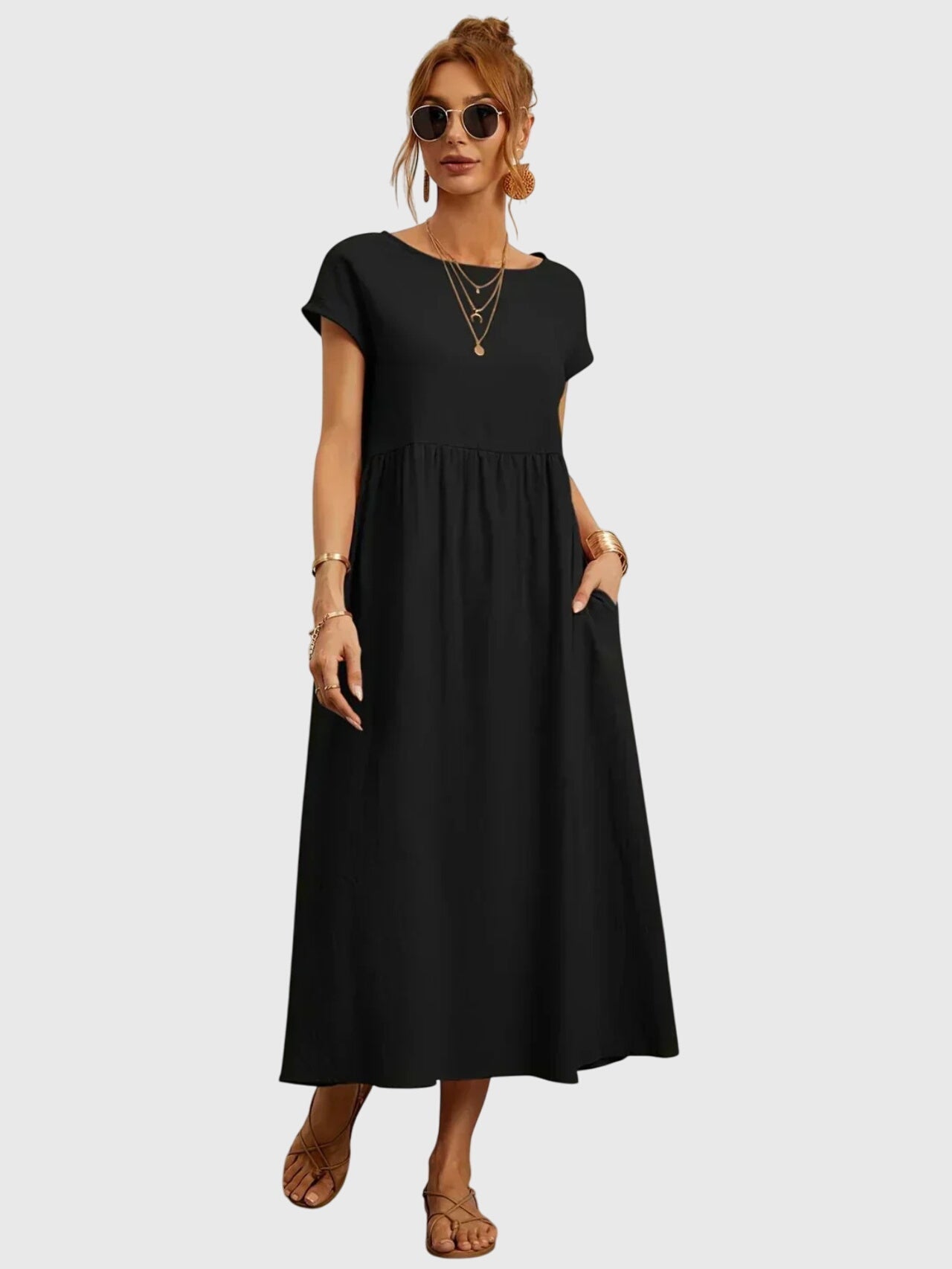 Robe décontractée Giselle™ avec poches, en tissu léger, portée par un mannequin, marque Danoir Paris.