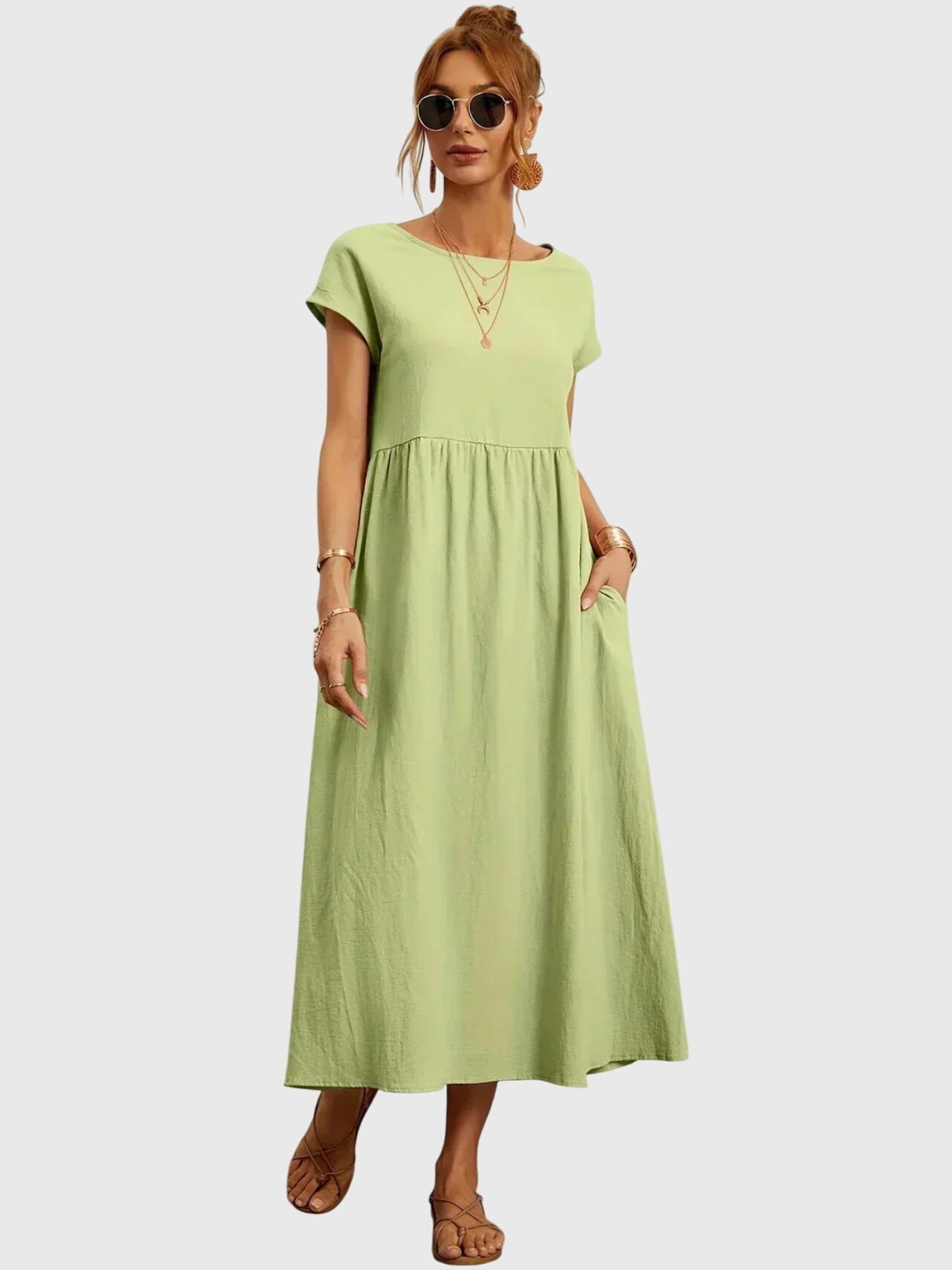 Robe décontractée Giselle™ avec poches, en tissu léger, portée par un mannequin, marque Danoir Paris, style casual.