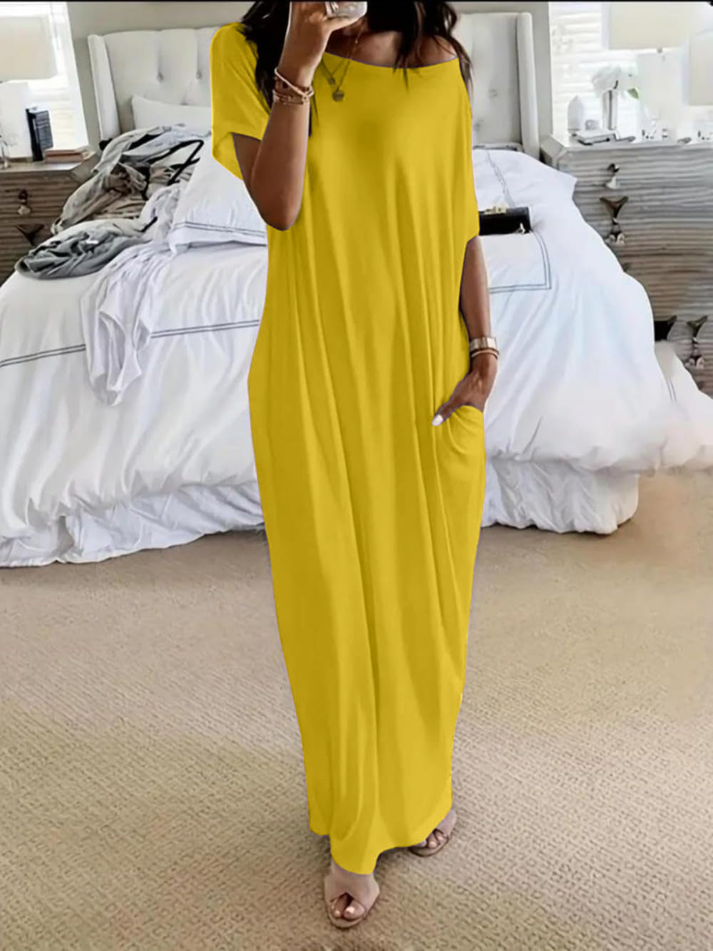 Robe décontractée oversize asymétrique à épaules dénudées Danoir Paris, style casual et tendance, vue de face.