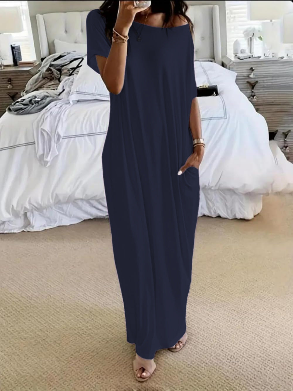 Robe décontractée oversize asymétrique à épaules dénudées Danoir Paris, tissu fluide et style tendance.