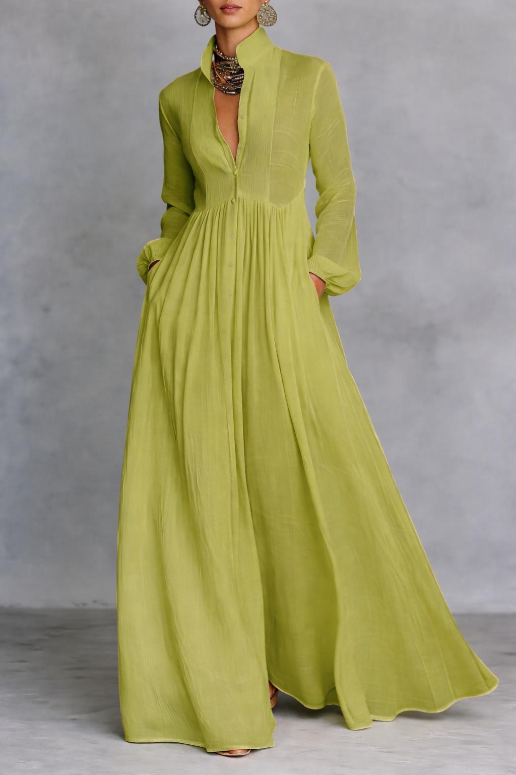 Robe longue fluide blanche Danoir Paris Serena avec boutons sur le devant, portée décontractée et élégante.