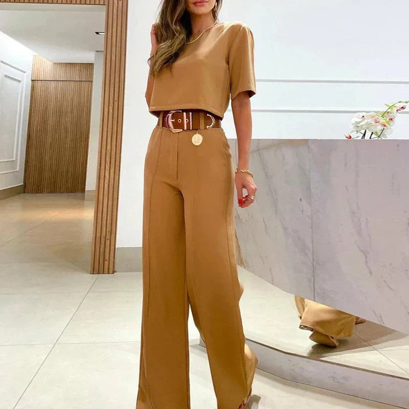 Ensemble décontracté blanc pour femmes Capucine de Danoir Paris, parfait pour toutes les saisons, style élégant et confortable.