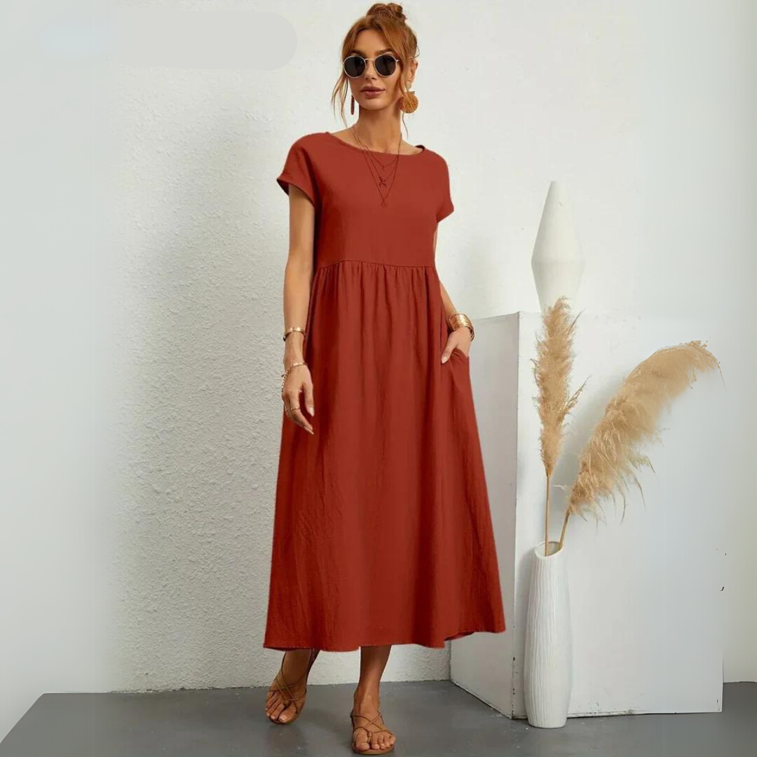 Robe midi décontractée en coton pour femmes, modèle Isla de Danoir Paris, avec coupe fluide et manches courtes.