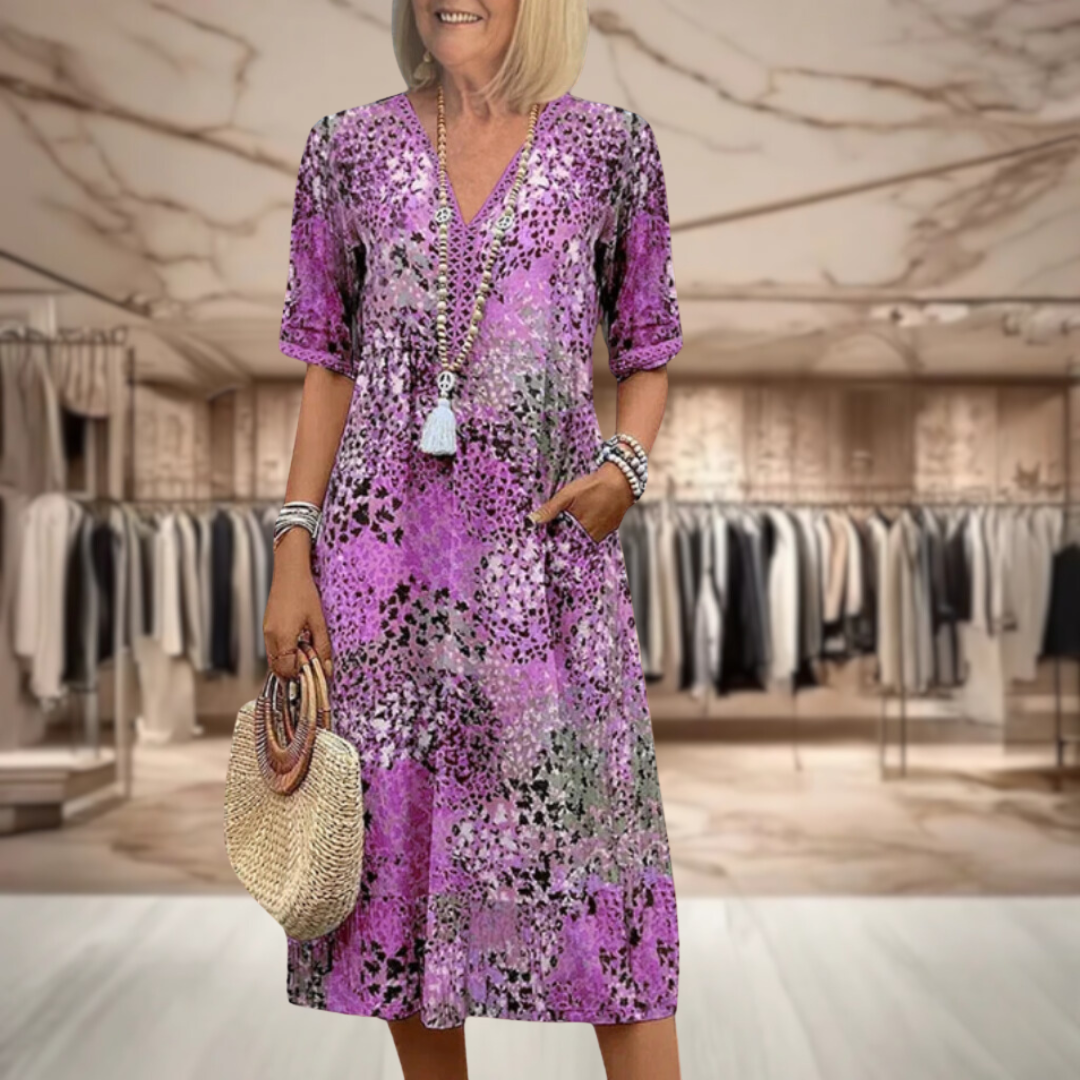 Robe élégante pour femmes Danoir Paris, en tissu fluide, avec détails sophistiqués, portée décontractée et chic.