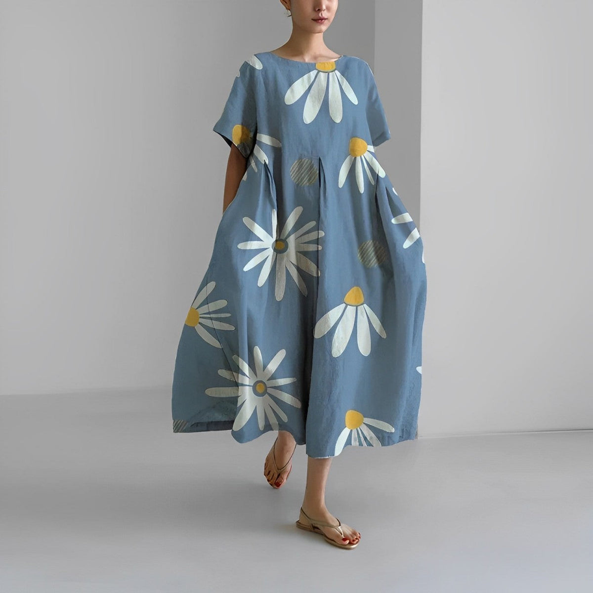 Robe bohème élégante Danoir Paris Amelia avec détails fluides et style romantique, vue de face sur mannequin.