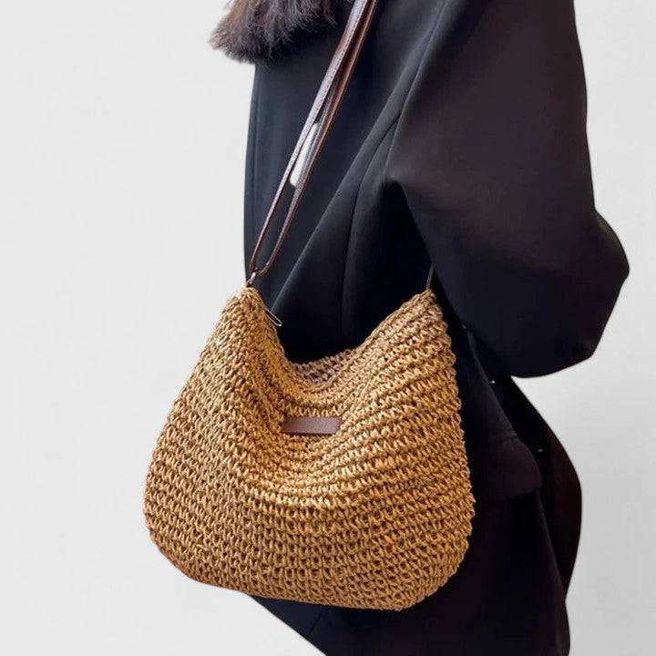 Sac élégant Kathy de Danoir Paris avec détails sophistiqués, vue de face sur fond neutre.