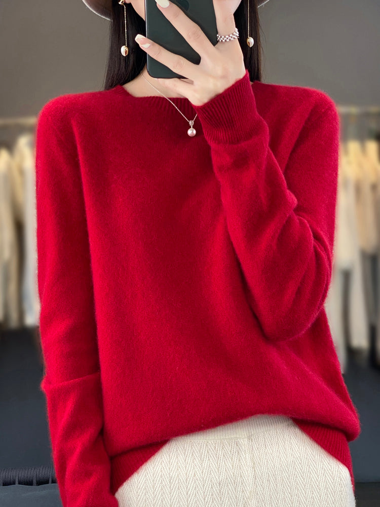 Pull en coton confortable Anette de Danoir Paris, vue de face, en gris clair avec col rond et manches longues.