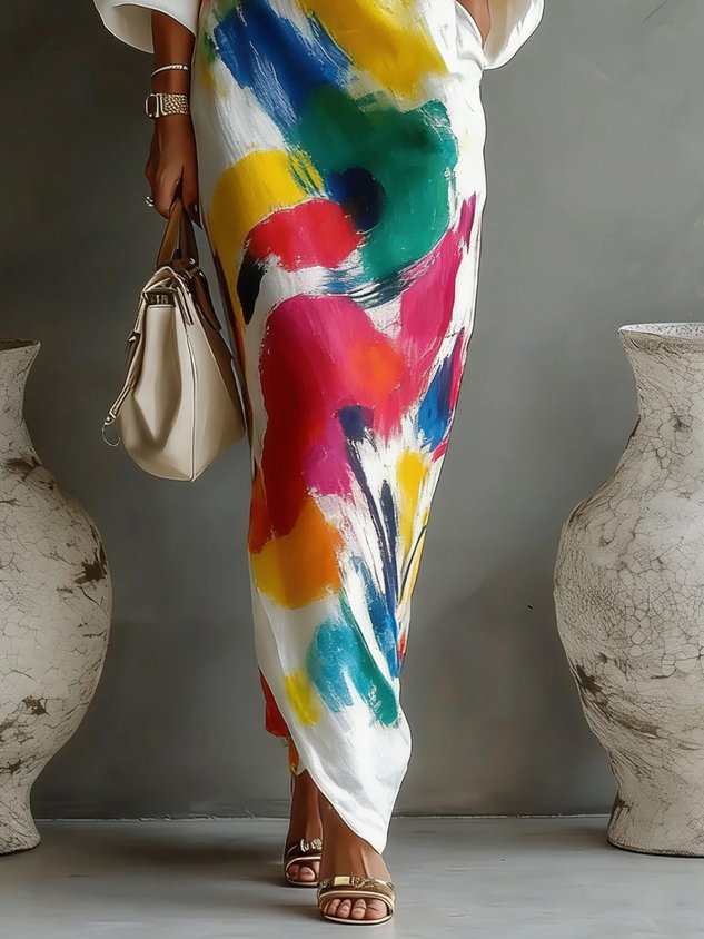 Robe longue THEA Danoir Paris, robe maxi élégante en tissu fluide, couleur unie, portée avec détails délicats visible sur l'image.