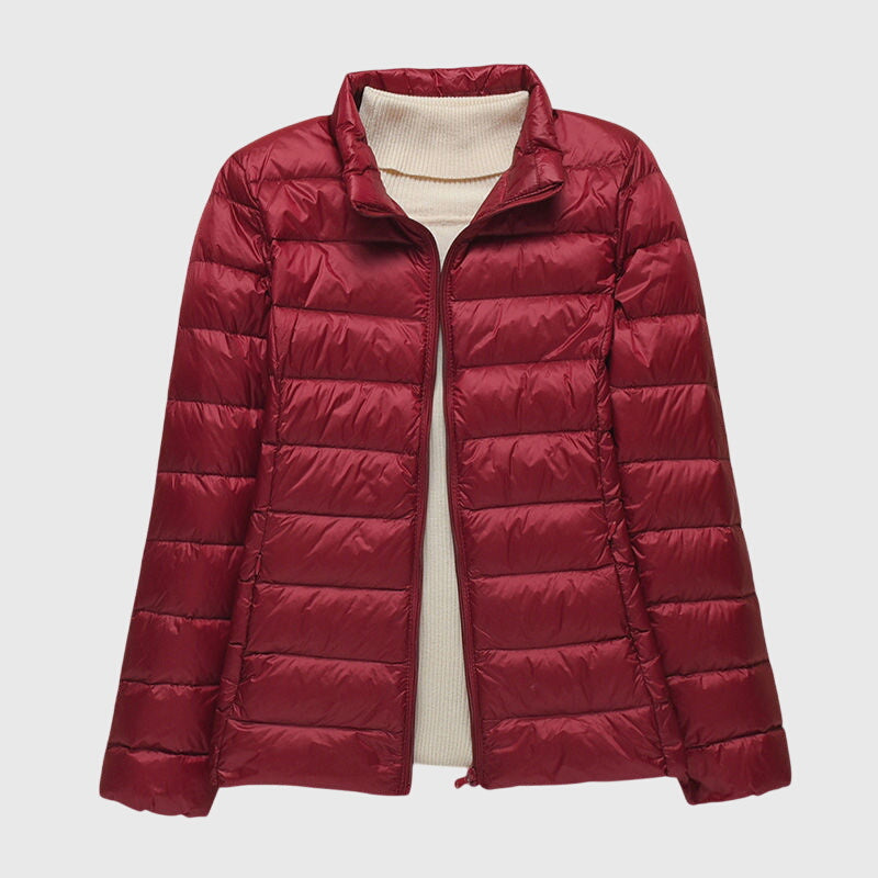 Veste matelassée ultra-légère Lily™ de Danoir Paris, en tissu fin avec fermeture éclair et col montant visible.