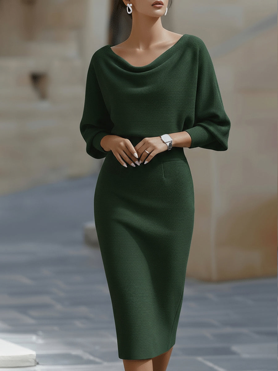 Robe midi à manches chauve-souris vert foncé de Danoir Paris, style élégant et drapé pour femme.