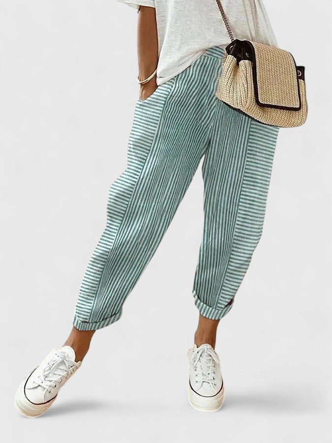 Pantalons d'été confortables pour femmes Elvira™ de Danoir Paris, en tissu vert léger, parfaits pour la saison chaude.