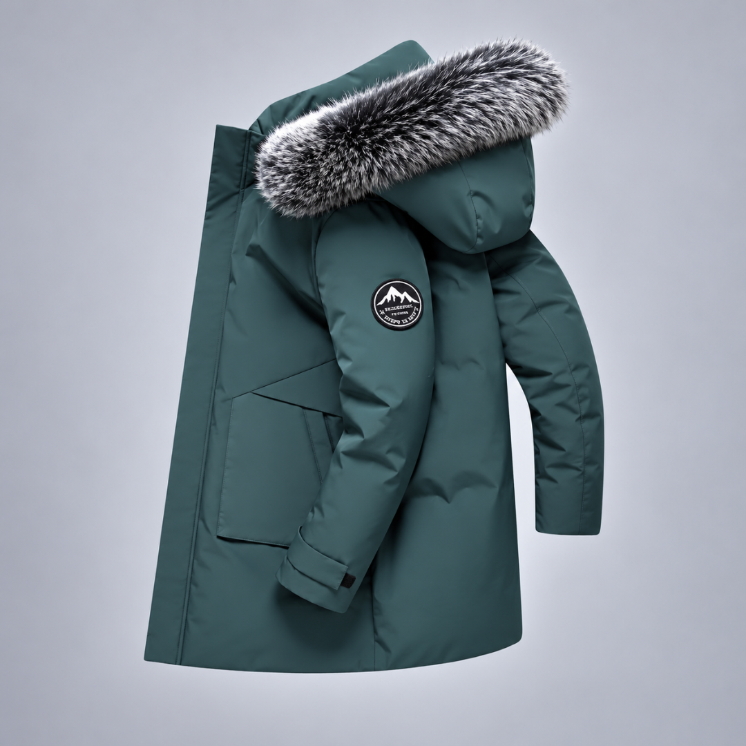 Parka Arctic Danoir Paris, parka chaude en vert foncé avec capuche, idéale pour l'hiver, sur fond neutre.