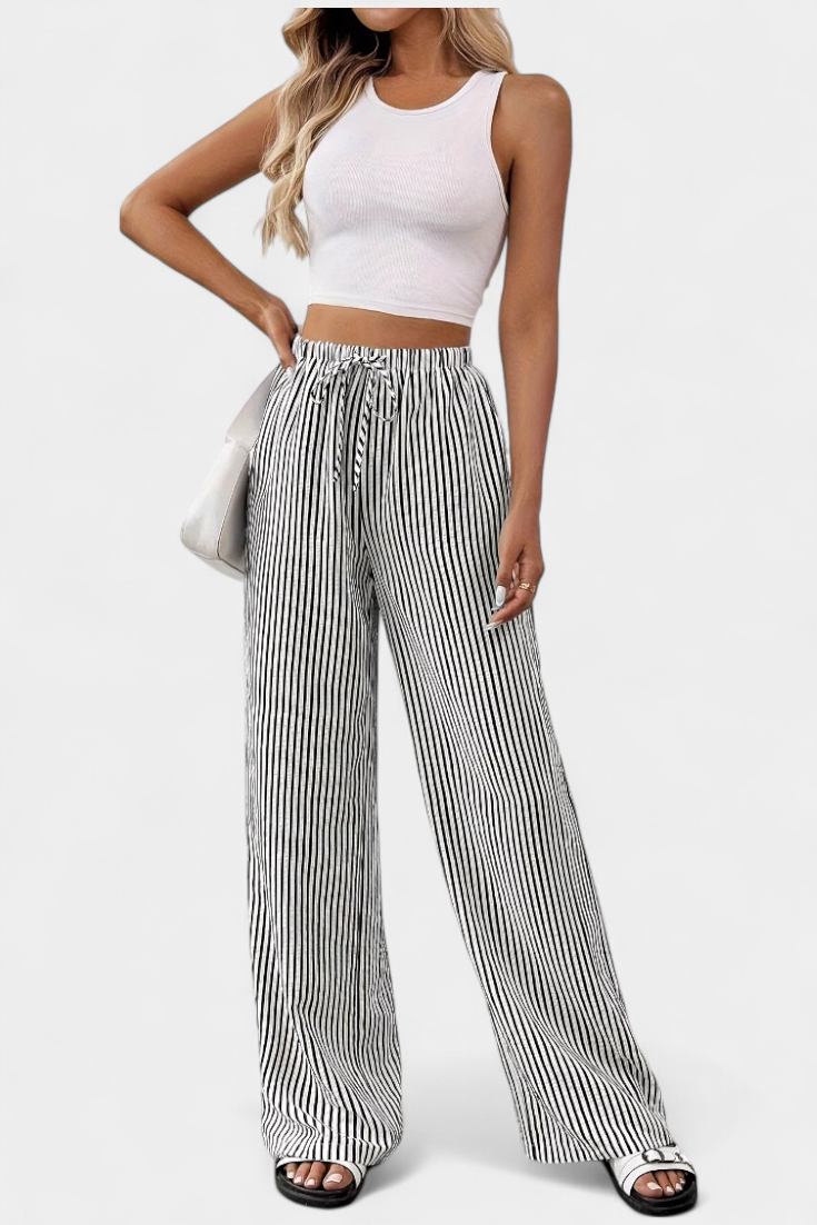 Pantalon Sabrina de Danoir Paris en tissu noir, coupe élégante, visible sur fond neutre.