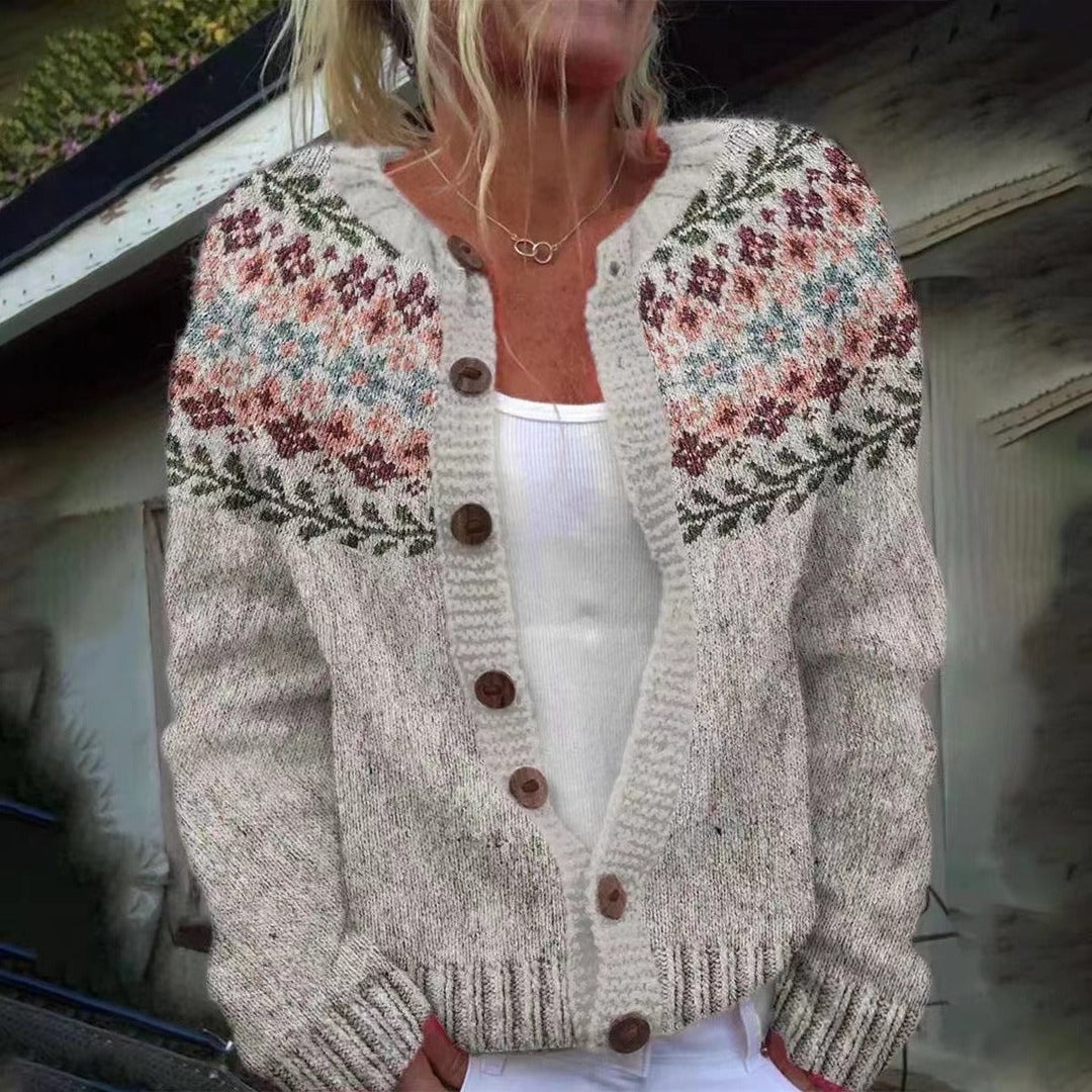 Cardigan KARIN™ Danoir Paris à yoke floral en maille douce, avec manches longues et motif floral coloré.