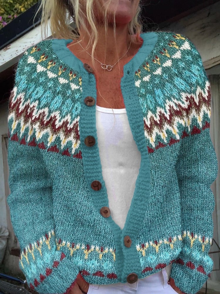 Cardigan Danoir Paris AINO™ à yoke zigzag en maille douce, avec détails élégants et motifs géométriques modernes.