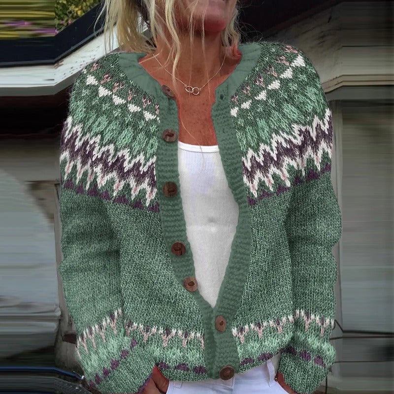 Cardigan EIRA™ Danoir Paris avec yoke zigzag en maille douce, manches longues et col en V.