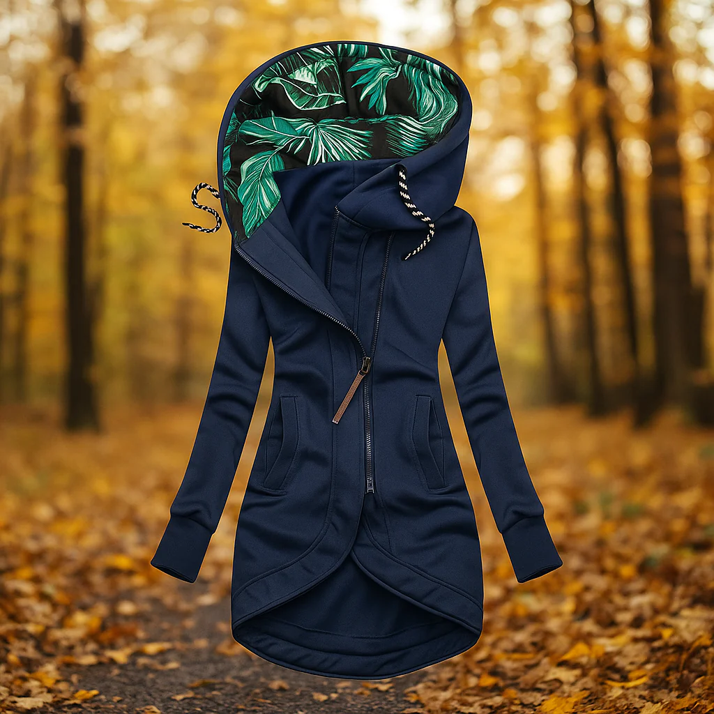 Veste de transition chaude Ann de Danoir Paris, style élégant avec capuche pour hommes, porté en extérieur.