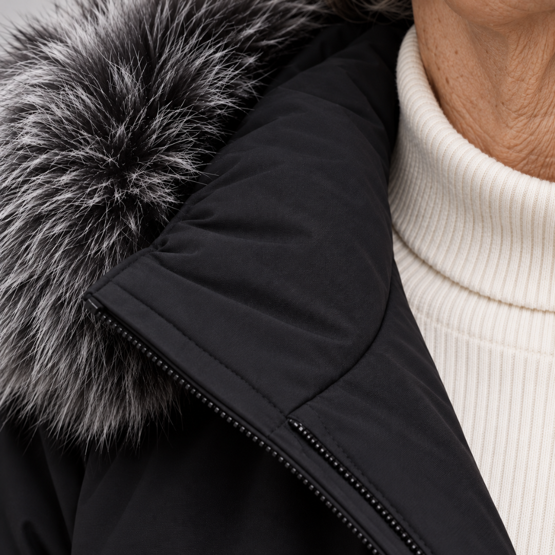 Parka Arctic Danoir Paris en tissu imperméable, avec capuche doublée, idéale pour l'hiver, vue en gros plan sur le matériau.
