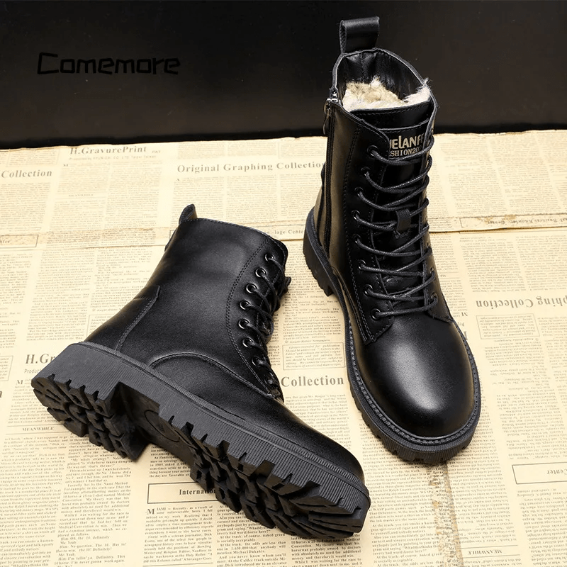 Bottes d'hiver doublées à boucle Delphine Danoir Paris, en cuir noir avec détails de boucle, pour femme.