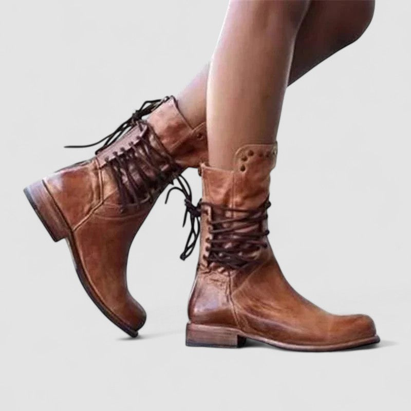 Bottes western orthopédiques Séraphine de Danoir Paris, en cuir noir avec détails élégants et semelle résistante.