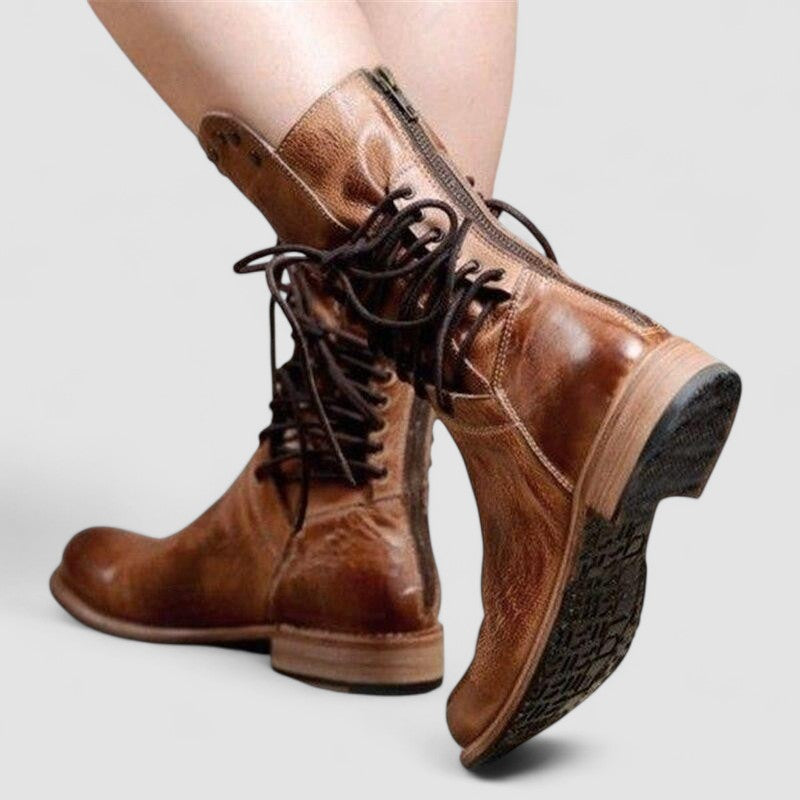 Bottes western orthopédiques Danoir Paris Séraphine en cuir brun avec motifs, semelle robuste et style élégant.