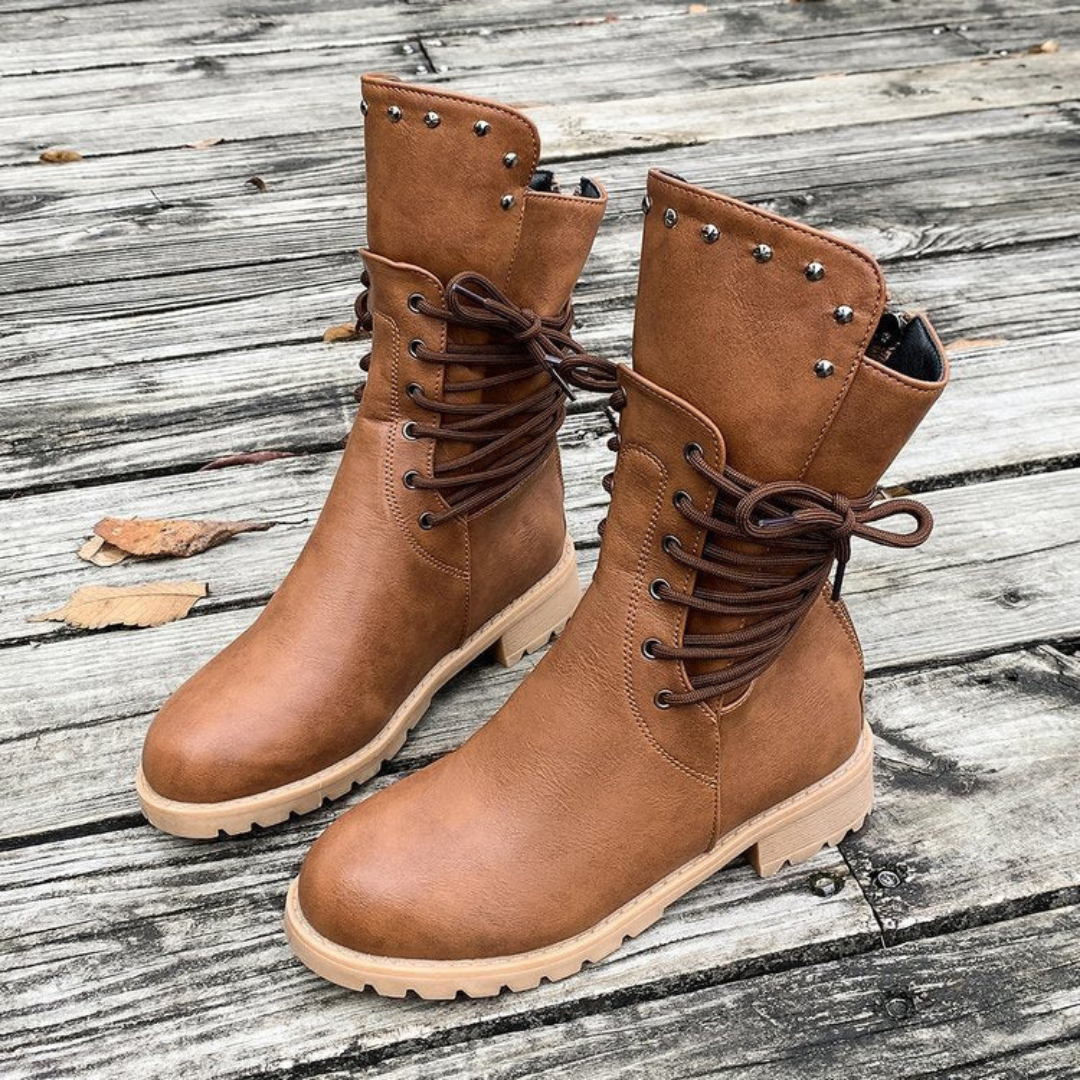 Bottines de marche confortables Apolline de Danoir Paris, en cuir noir avec semelle antidérapante et design élégant.